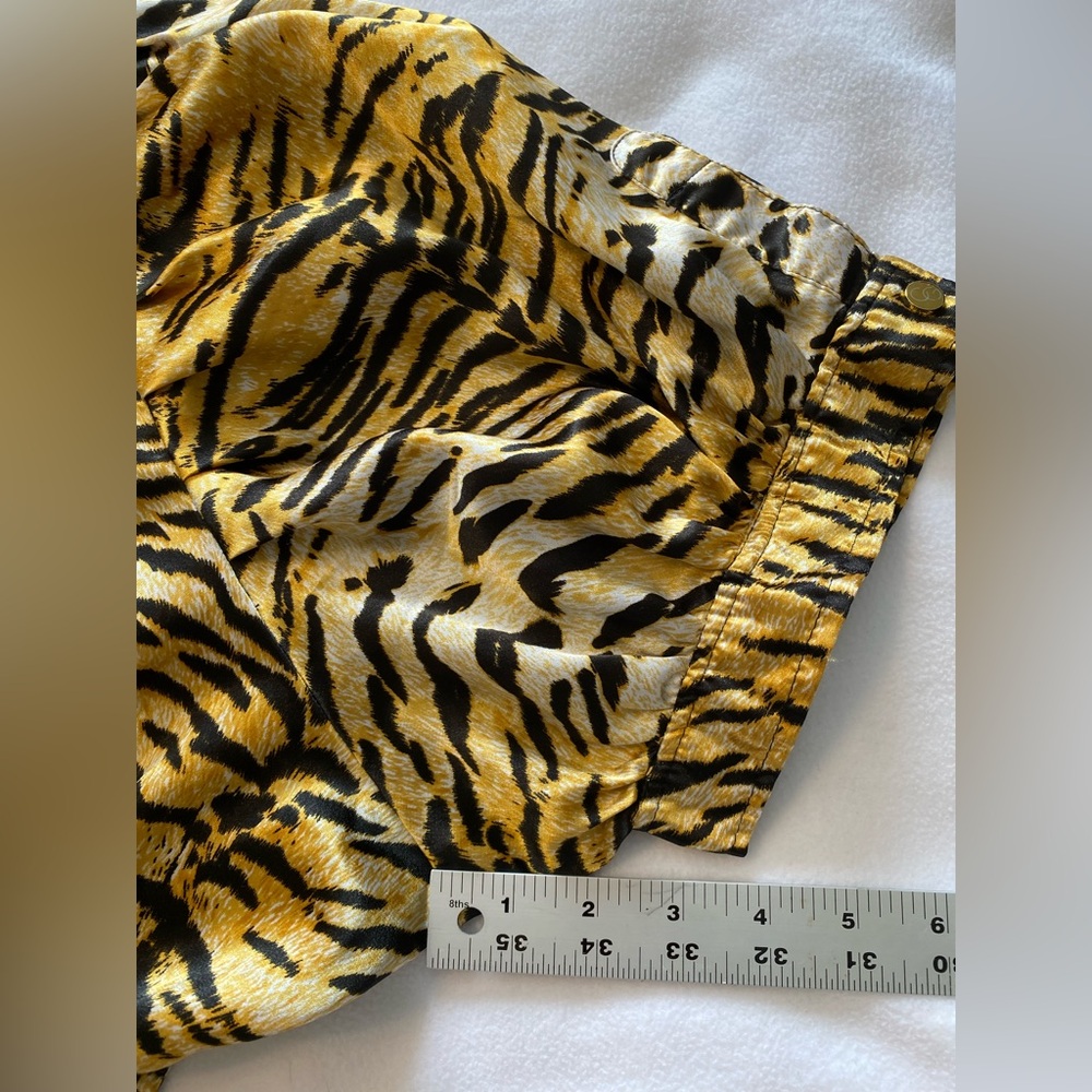 Coogi Tiger Print  Puff Sleeve Tunic Top 3x | Snap Buttons | has belt loops - Picture 6 of 10